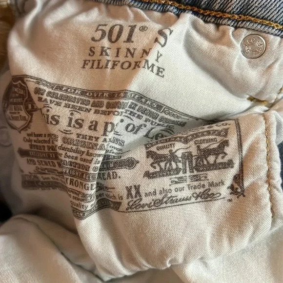 Levis Light Wash W29 L28 Womens Denim Jeans Cutoff Frayed Hem Blue Solid Pattern - Picture 9 of 10